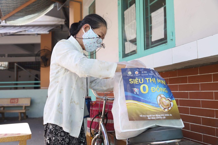 Thêm nhiều Siêu thị mini 0 đồng hỗ trợ người lao động khó khăn do đại dịch Covid-19 - Ảnh 3. Thêm nhiều Siêu thị mini 0 đồng hỗ trợ người lao động khó khăn do đại dịch Covid-19 - Ảnh 3.