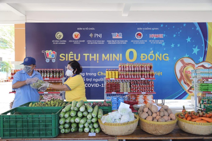 Thêm nhiều Siêu thị mini 0 đồng hỗ trợ người lao động khó khăn do đại dịch Covid-19 - Ảnh 5. Thêm nhiều Siêu thị mini 0 đồng hỗ trợ người lao động khó khăn do đại dịch Covid-19 - Ảnh 5.