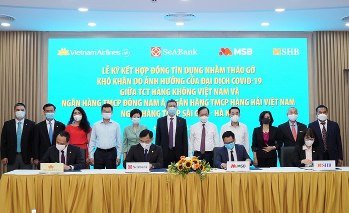 3 ngân hàng bơm 4.000 tỉ đồng ưu đãi cho Vietnam Airlines - Ảnh 1.