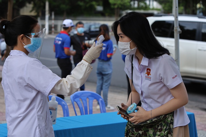 Khánh Hòa: Hai điểm thi tốt nghiệp THPT phải dừng giữa chừng vì Covid-19 - Ảnh 1.