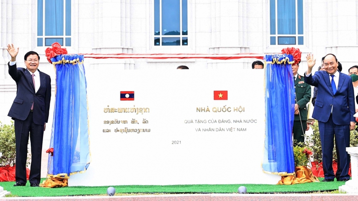 Chủ tịch nước Nguyễn Xuân Phúc dự Lễ trao tặng công trình Nhà Quốc hội Lào - Ảnh 2.