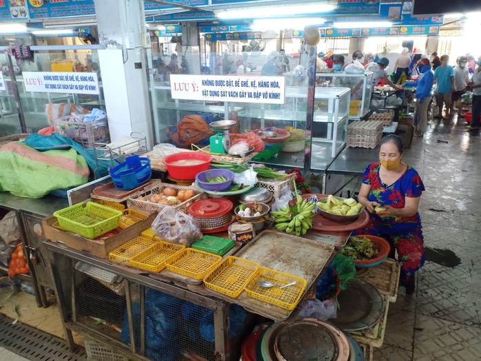 Đà Nẵng: Chợ đông nghẹt người, giá cả tăng đột biến - Ảnh 13.