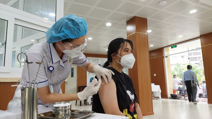 TP HCM triển khai tiêm vắc-xin Sinopharm tại cộng đồng - Ảnh 1.