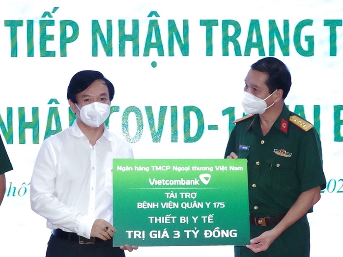 Vietcombank tặng thiết bị y tế trị giá 9 tỉ đồng cho 2 bệnh viện - Ảnh 2.