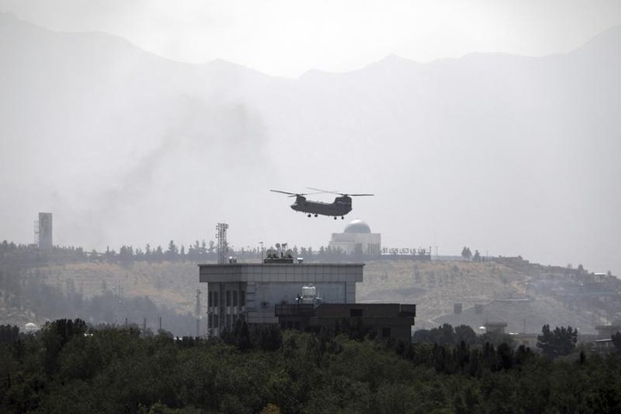 Taliban tiến vào Kabul, chính phủ Afghanistan đối mặt lựa chọn khó khăn - Ảnh 1.