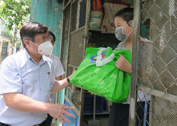 Sâu nặng nghĩa tình - Ảnh 1.