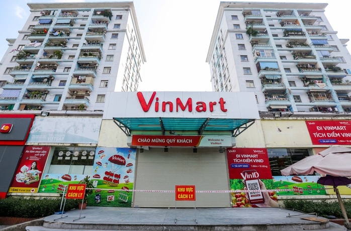Cận cảnh nhiều siêu thị và cửa hàng VinMart/VinMart+ tạm đóng cửa - Ảnh 2.
