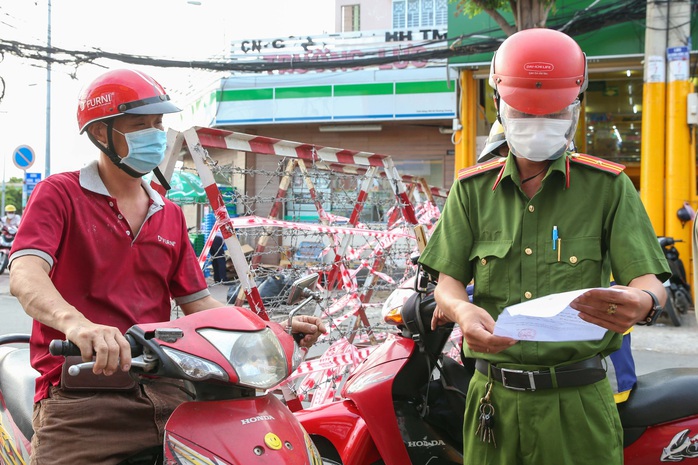 Ai ở đâu ở yên đó: Cần ngoài chặt, trong cũng chặt   - Ảnh 1.