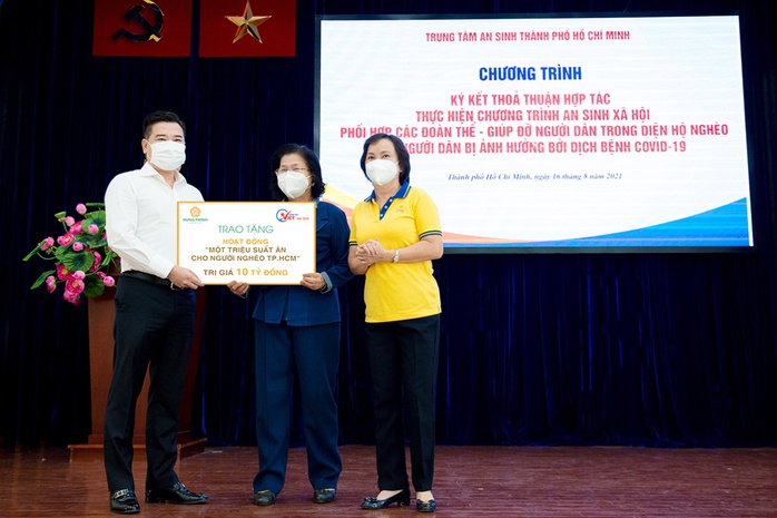 Tập đoàn Hưng Thịnh tiếp tục góp 10 tỉ đồng hỗ trợ triệu suất ăn cho người nghèo - Ảnh 1. Tập đoàn Hưng Thịnh tiếp tục góp 10 tỉ đồng hỗ trợ triệu suất ăn cho người nghèo - Ảnh 1.