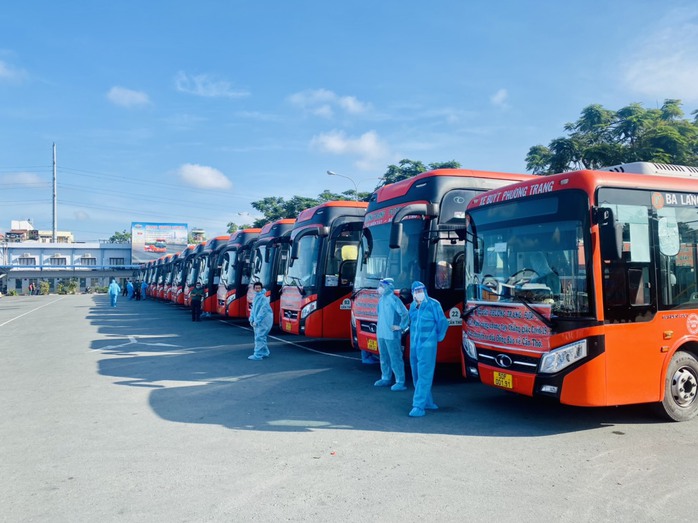 TP HCM: 20 chuyến xe miễn phí đưa 400 người dân về Cần Thơ - Ảnh 1.
