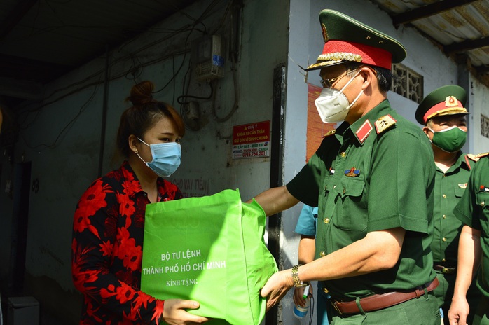 TP HCM: Quân đội hỗ trợ công an trấn áp, xử lý đối tượng chống người thi hành công vụ - Ảnh 1.