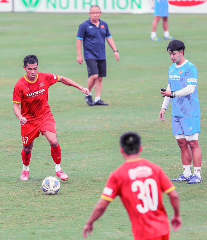 Phan Văn Đức tự tin đối đầu với những đối thủ đẳng cấp cao ở vòng loại World Cup 2022 - Ảnh 8.