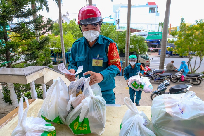 Nhiều siêu thị chủ động tìm phương án giao hàng cho người dân - Ảnh 1.