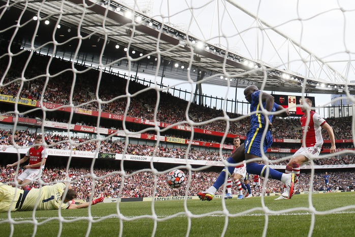 Lukaku bùng nổ ngày tái xuất, Chelsea hạ gục Arsenal trận derby London - Ảnh 2.