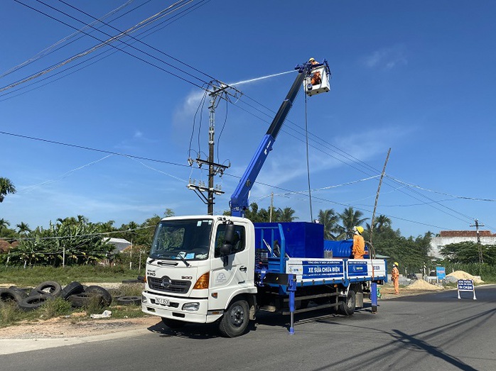 PC Quảng Ngãi: Đẩy mạnh các biện pháp ngăn ngừa và khắc phục sự cố lưới điện - Ảnh 1.