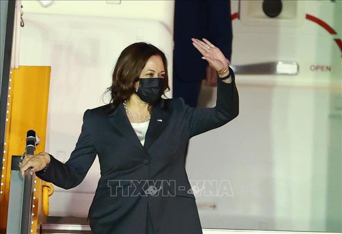 Không lực 2 của Phó Tổng thống Mỹ Kamala Harris tới Nội Bài - Ảnh 7.