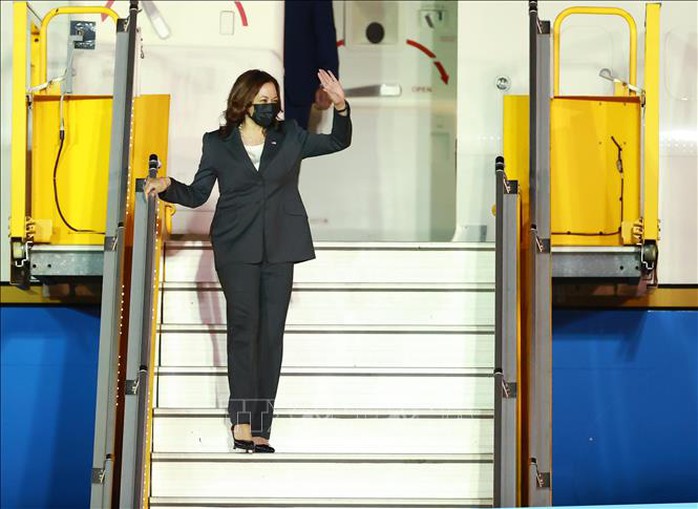 Không lực 2 của Phó Tổng thống Mỹ Kamala Harris tới Nội Bài - Ảnh 8.