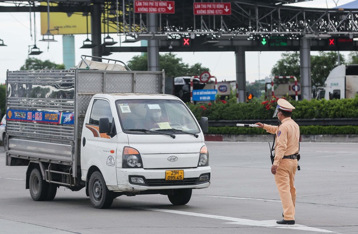 Bộ GTVT: Phải bãi bỏ ngay những quy định gây cản trở lưu thông hàng hóa - Ảnh 1.