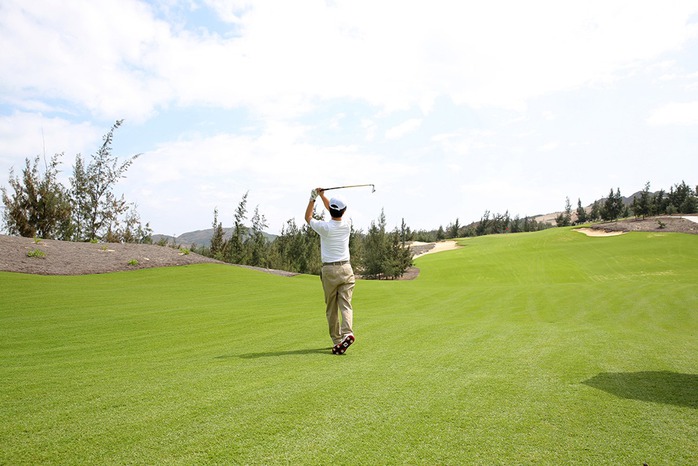 Vì sao vẫn chưa kết luận vụ quan chức Bình Định chơi golf giữa lệnh cấm? - Ảnh 3.