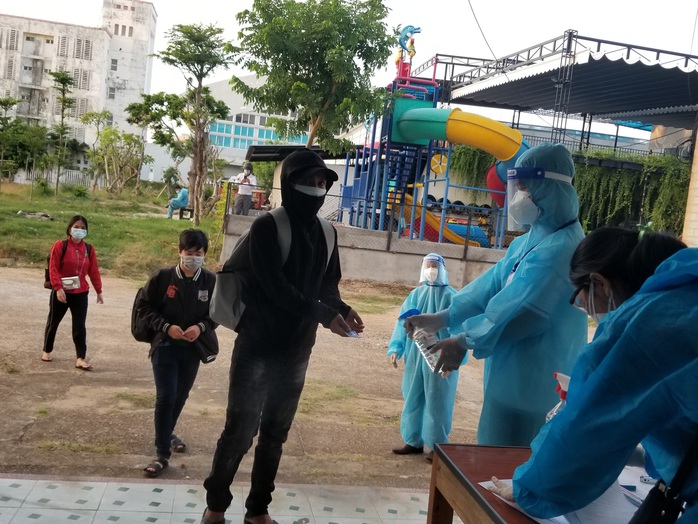 Phú Yên tiếp tục đón 600 công dân từ TP HCM về quê - Ảnh 1.