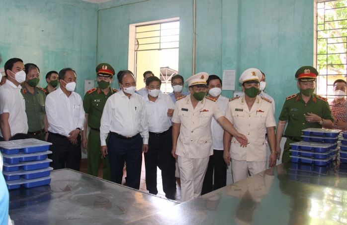 Chủ tịch nước Nguyễn Xuân Phúc quyết định đặc xá cho hơn 3.000 phạm nhân - Ảnh 1.