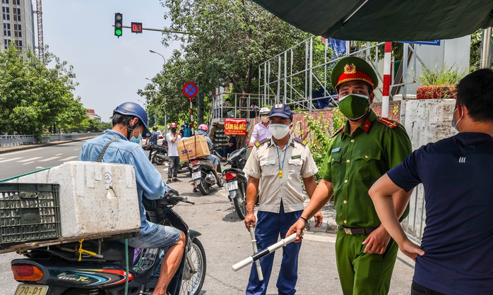 Phát hiện ca dương tính SARS-CoV-2 tại Bệnh viện Ung bướu Hà Nội chưa rõ nguồn lây - Ảnh 1.