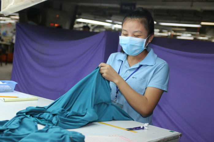 Tạm hoãn hợp đồng lao động, nghỉ không lương vẫn được hỗ trợ từ Quỹ Bảo hiểm thất nghiệp - Ảnh 1.