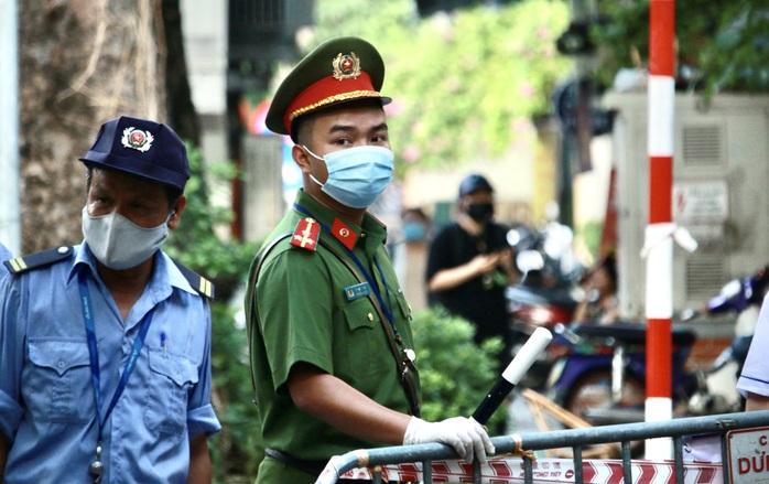 Hà Nội kéo dài giãn cách xã hội toàn thành phố - Ảnh 1.