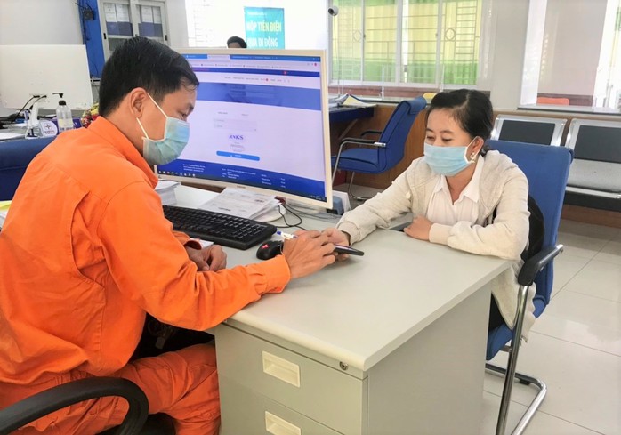 Khẩn trương thực hiện giảm giá điện, giảm tiền điện cho các khách hàng bị tác động của dịch Covid-19 tại các tỉnh, thành phía Nam Khẩn trương thực hiện giảm giá điện, giảm tiền điện cho các khách hàng bị tác động của dịch Covid-19 tại các tỉnh, thành phía Nam