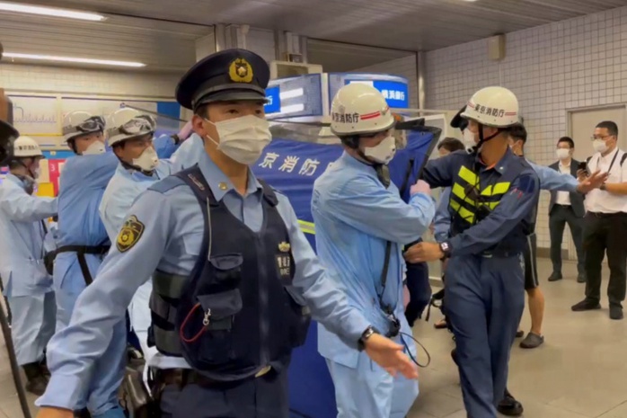 Nhật Bản: Tấn công bằng dao trên tàu điện ngầm vì lý do ngỡ ngàng - Ảnh 3.