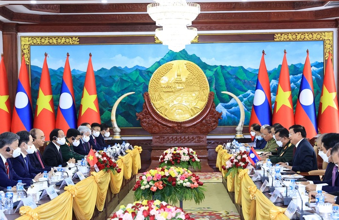 Việt - Lào ký kết và trao 14 văn kiện hợp tác - Ảnh 2.