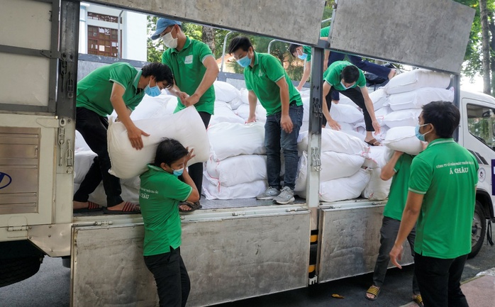 Nghĩa cử nhân văn của Hệ thống 5F chung tay đẩy lùi dịch Covid-19 - Ảnh 3. Nghĩa cử nhân văn của Hệ thống 5F chung tay đẩy lùi dịch Covid-19 - Ảnh 3.