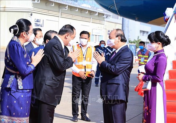 Chủ tịch nước Nguyễn Xuân Phúc tới Vientiane, bắt đầu thăm chính thức CHDCND Lào - Ảnh 1.