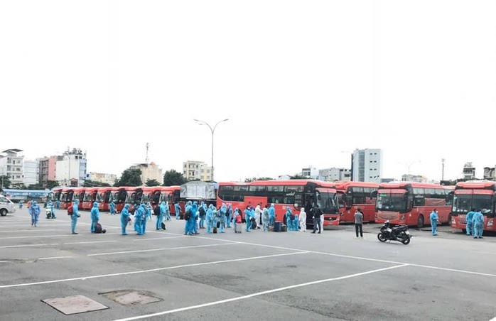 Chuyến xe nghĩa tình tiếp tục đưa bà con Phú Yên hồi hương từ tâm dịch - Ảnh 1. Chuyến xe nghĩa tình tiếp tục đưa bà con Phú Yên hồi hương từ tâm dịch - Ảnh 1.