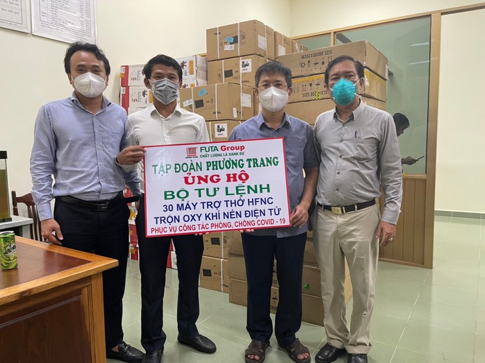 Chuyến xe nghĩa tình tiếp tục đưa bà con Phú Yên hồi hương từ tâm dịch - Ảnh 2. Chuyến xe nghĩa tình tiếp tục đưa bà con Phú Yên hồi hương từ tâm dịch - Ảnh 2.