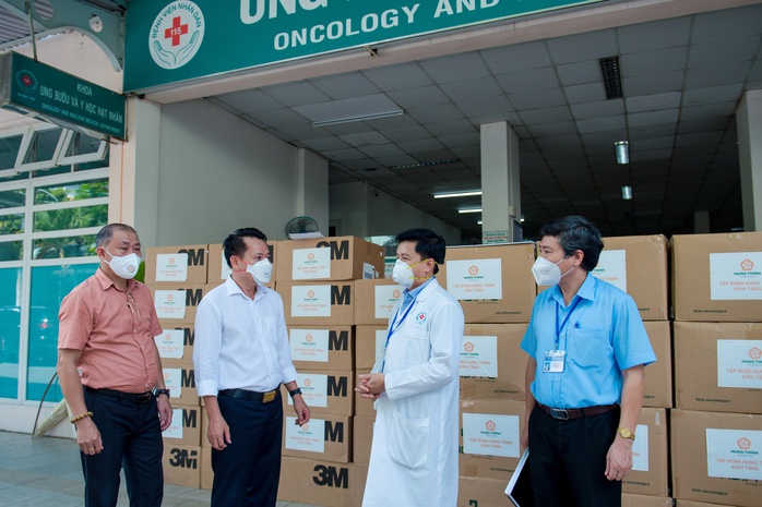 Tập đoàn Hưng Thịnh hỗ trợ trang thiết bị y tế cho Bệnh viện Nhân Dân 115 và Bệnh viện Nhân dân Gia Định - Ảnh 2. Tập đoàn Hưng Thịnh hỗ trợ trang thiết bị y tế cho Bệnh viện Nhân Dân 115 và Bệnh viện Nhân dân Gia Định - Ảnh 2.
