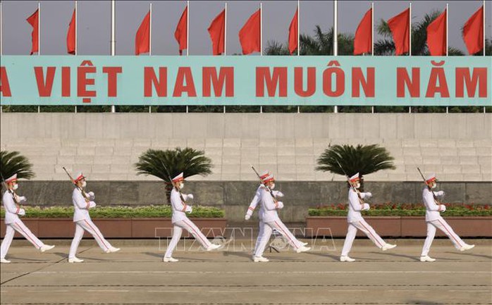 Lãnh đạo Đảng, Nhà nước viếng Chủ tịch Hồ Chí Minh - Ảnh 4.