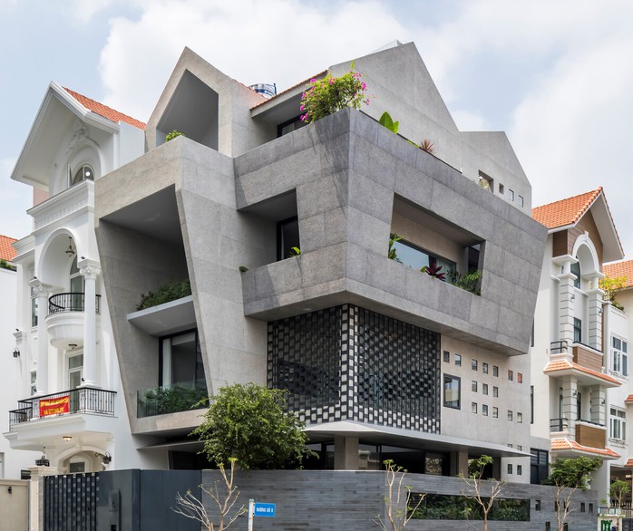 Nhà nổi bật trong khu dân cư với thiết kế bằng đá - Ảnh 1. Nhà nổi bật trong khu dân cư với thiết kế bằng đá - Ảnh 1.