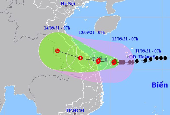 Bão số 5 giật cấp 12 hướng vào Quảng Trị-Quảng Ngãi, gây mưa lớn tới 350 mm/đợt - Ảnh 1.