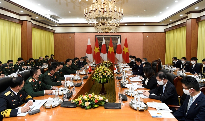 Việt Nam - Nhật Bản ký thỏa thuận chuyển giao thiết bị và công nghệ quốc phòng - Ảnh 1.