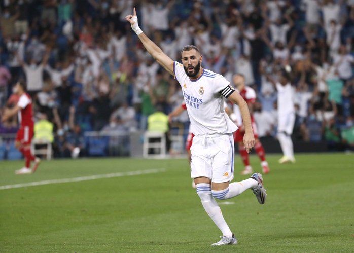 Hat-trick Benzema và mưa bàn thắng ngày Real Madrid trở lại Bernabeu - Ảnh 4.