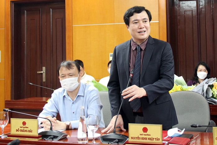 Trao quyết định bổ nhiệm Thứ trưởng Nguyễn Sinh Nhật Tân - Ảnh 2.