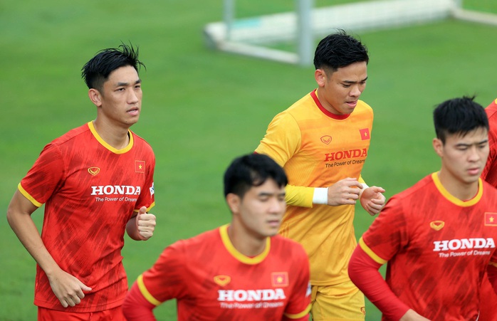 Đội tuyển Việt Nam đội mưa rèn luyện trước trận đại chiến với tuyển Trung Quốc - Ảnh 7.