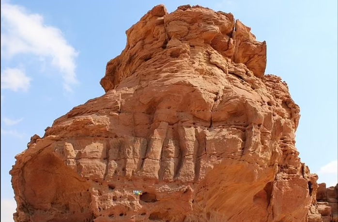 Nền văn minh vượt thời gian 8.000 năm trước hiện ra giữa sa mạc - Ảnh 2.