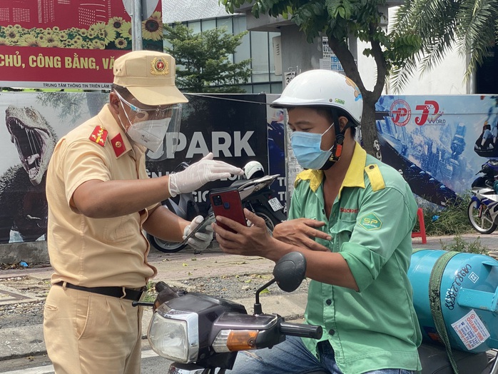 TP HCM: Khống chế dịch tuyệt đối là rất khó khăn nhưng phải có cách làm - Ảnh 1.