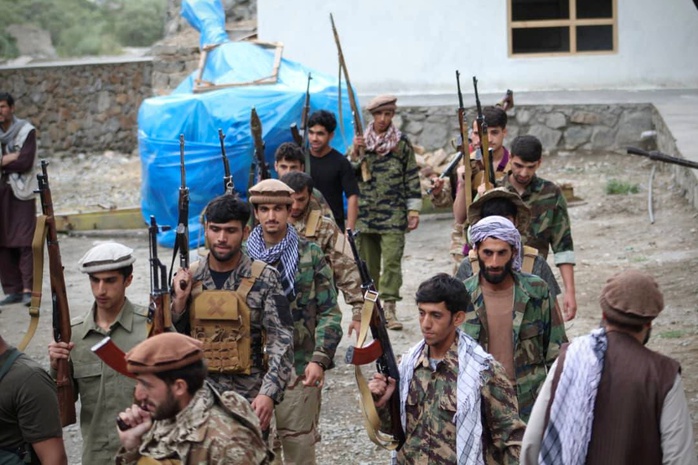 Taliban tung lực lượng siết chặt vòng vây quanh phe chống đối - Ảnh 1.