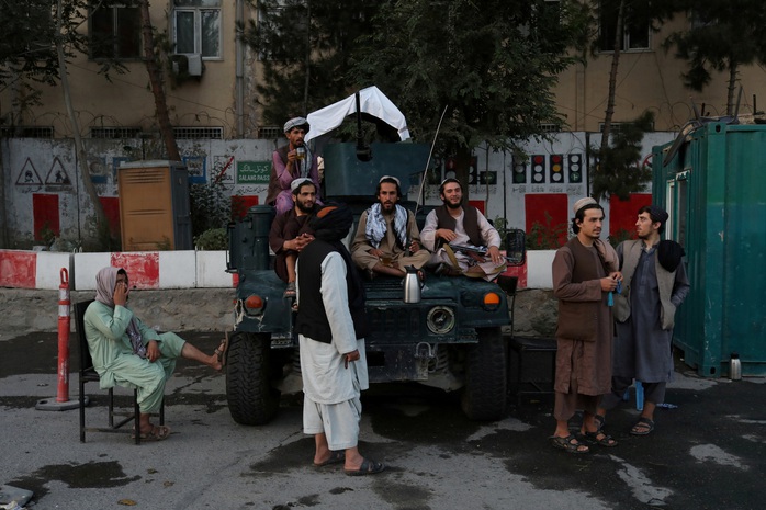 Taliban tung lực lượng siết chặt vòng vây quanh phe chống đối - Ảnh 2.