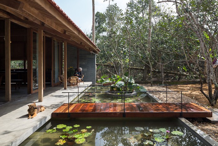Lạc bước vào ngôi nhà gỗ đẹp như mơ giữa làng bưởi ở TP Huế - Ảnh 4. Lạc bước vào ngôi nhà gỗ đẹp như mơ giữa làng bưởi ở TP Huế - Ảnh 4.