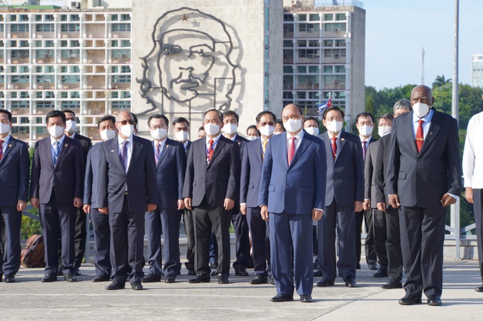 Chủ tịch nước đặt vòng hoa tại Tượng đài Chủ tịch Hồ Chí Minh và Anh hùng dân tộc José Marti - Ảnh 4.