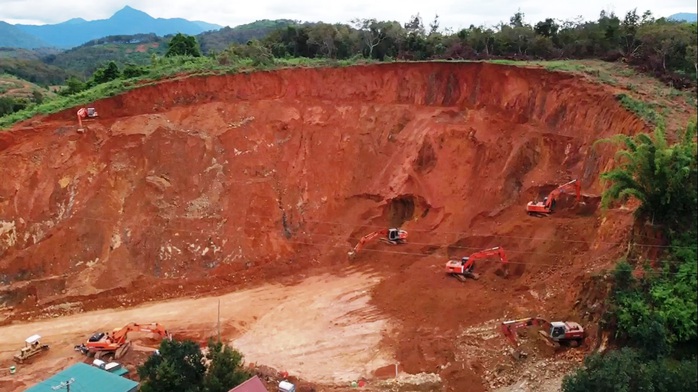 Lâm Đồng: Cận cảnh doanh nghiệp phá đồi, san lấp làm dự án cạnh Quốc lộ 20 - Ảnh 3.